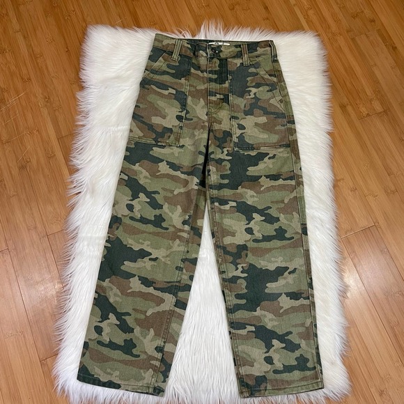 ✨SOLD✨Free People We The Free Remy Crop Pants In Moss - Picture 2 of 10